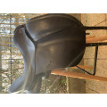 Selle de dressage noire 17