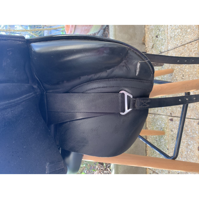 Selle de dressage noire 17