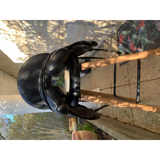Selle de dressage noire 17