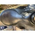 Selle de dressage noire 17