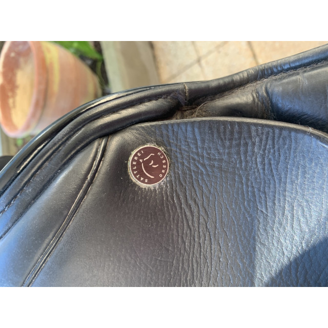 Selle de dressage noire 17
