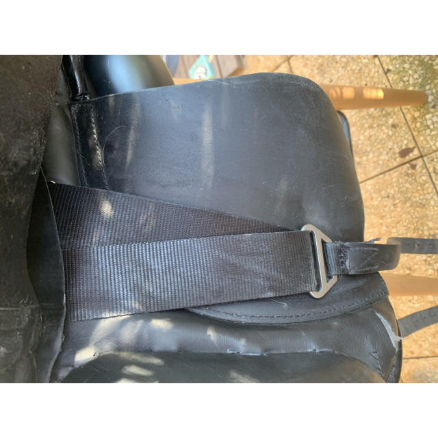 Selle de dressage noire 17