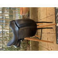 Selle de dressage noire 17