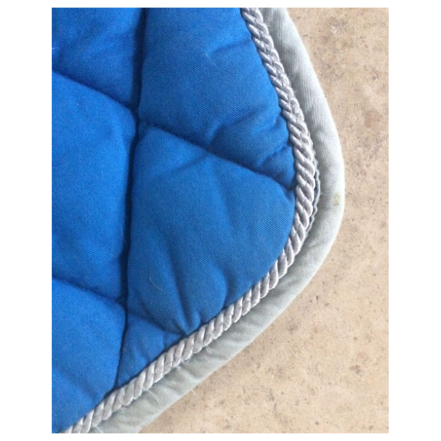 tapis bleu