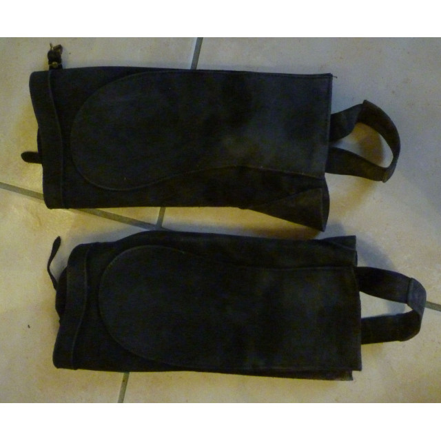 Mini-chaps noires Décathlon en cuir (croûte vachette) taille enfant 12 ans très solides