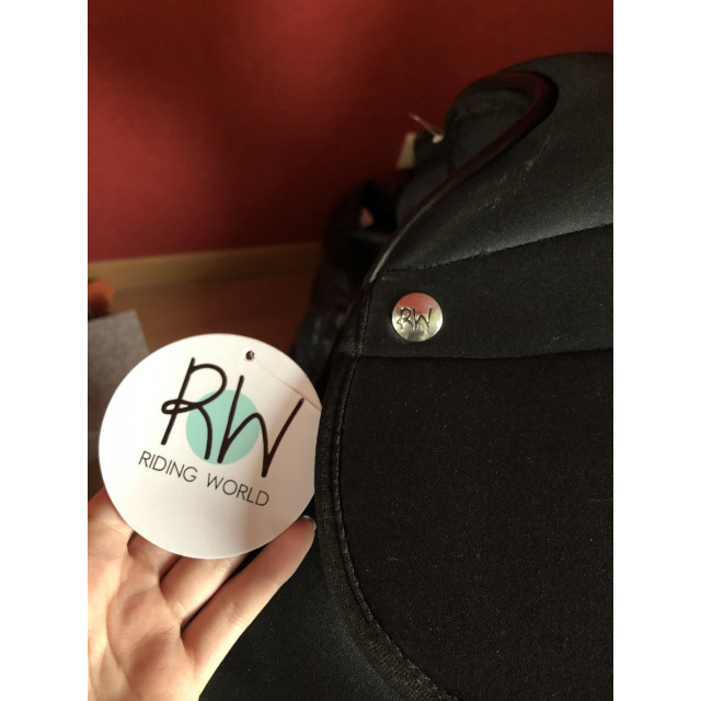 Selle riding world 17’ jamais servie