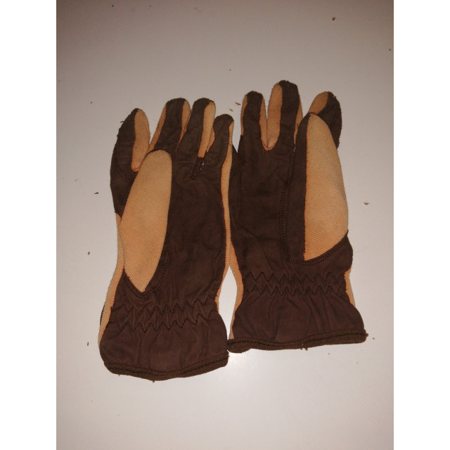 Paire de gants de chez go-sport.