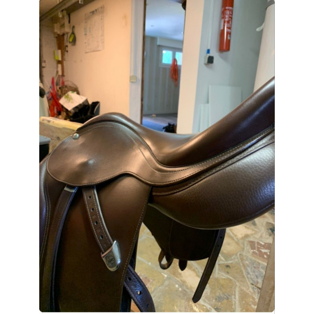 Selle bates brune 17"