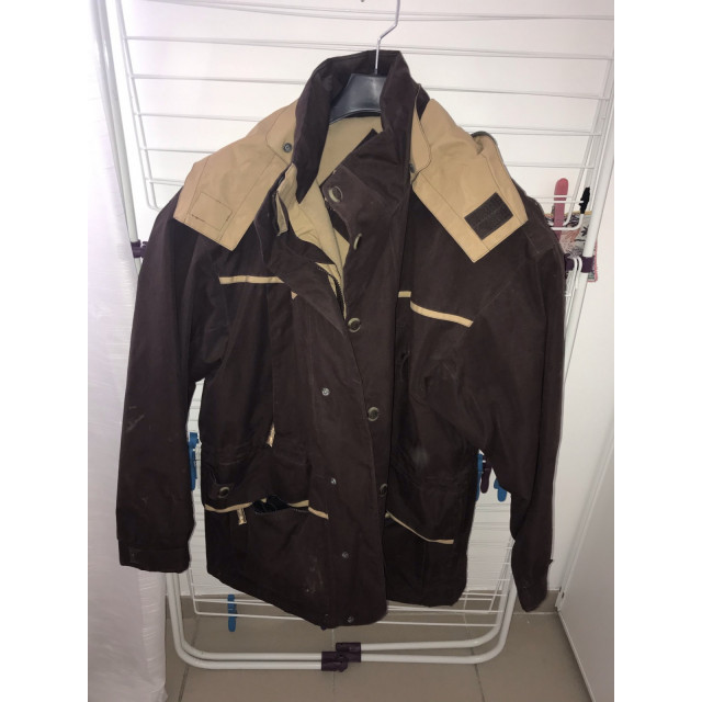 Pantalons, veste, polos, chaussettes