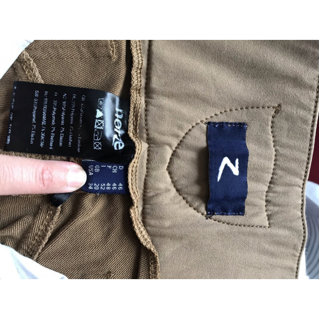 Pantalons, veste, polos, chaussettes