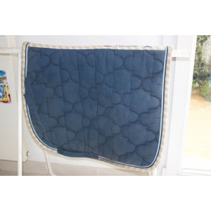 tapis bleu marine liséré crème equithème