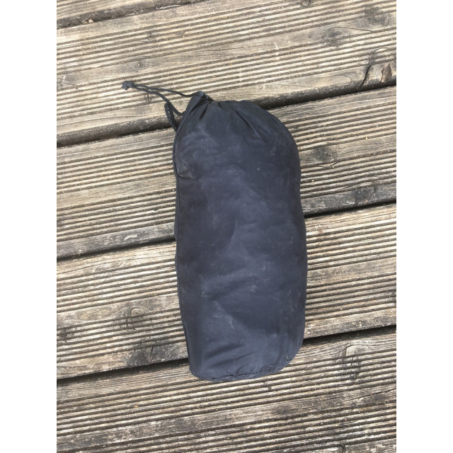 imperméable comprenant le cou taille 130 avec lequel on peut monter