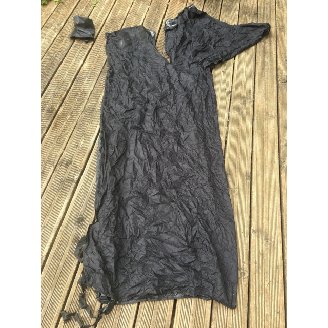 imperméable comprenant le cou taille 130 avec lequel on peut monter