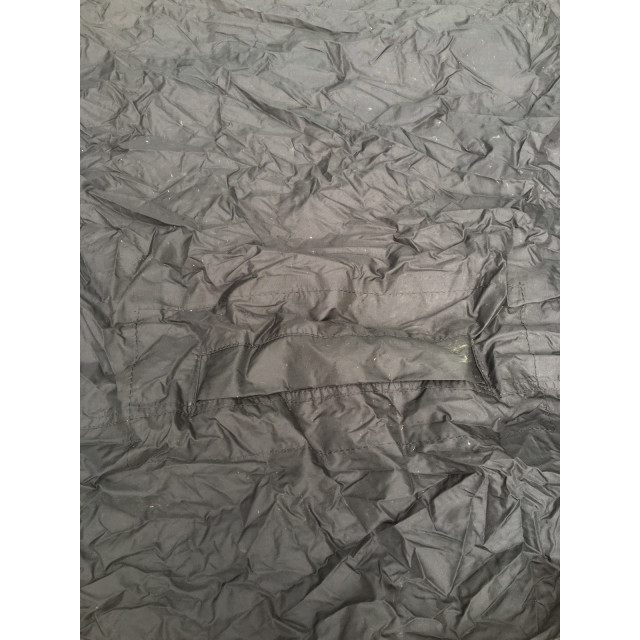 imperméable comprenant le cou taille 130 avec lequel on peut monter