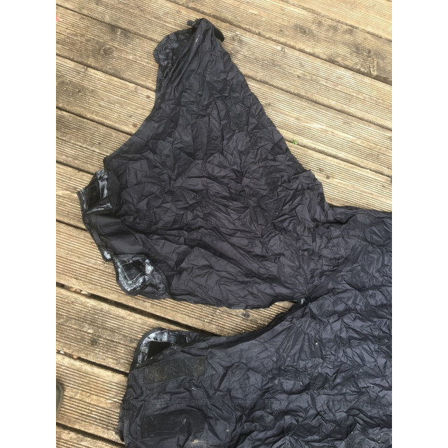 imperméable comprenant le cou taille 130 avec lequel on peut monter