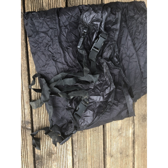 imperméable comprenant le cou taille 130 avec lequel on peut monter