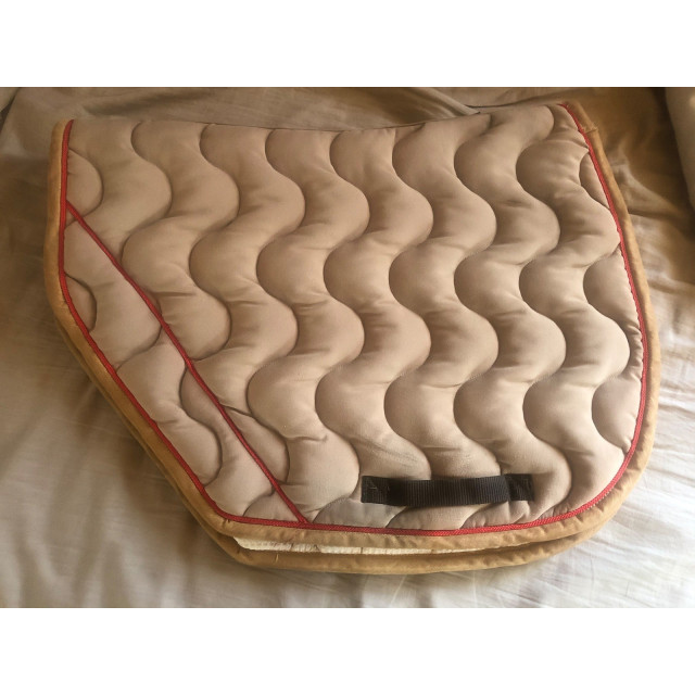 Magnifique tapis Paddock Sport crème et rouge