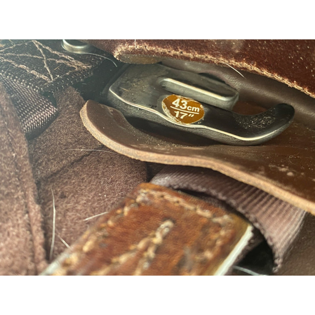 Selle mixte bâtes 17 pouces