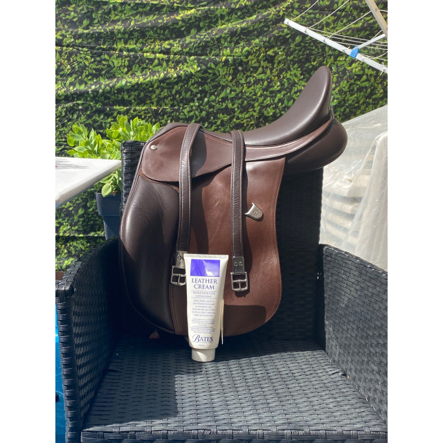 Selle mixte bâtes 17 pouces