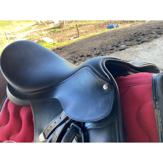 Selle bâtes , cuir noir 17,5
