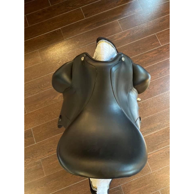 Selle de dressage CWD