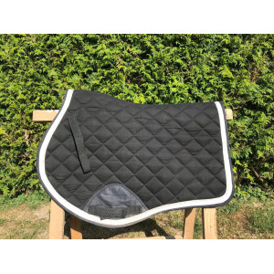 tapis noir et argenté