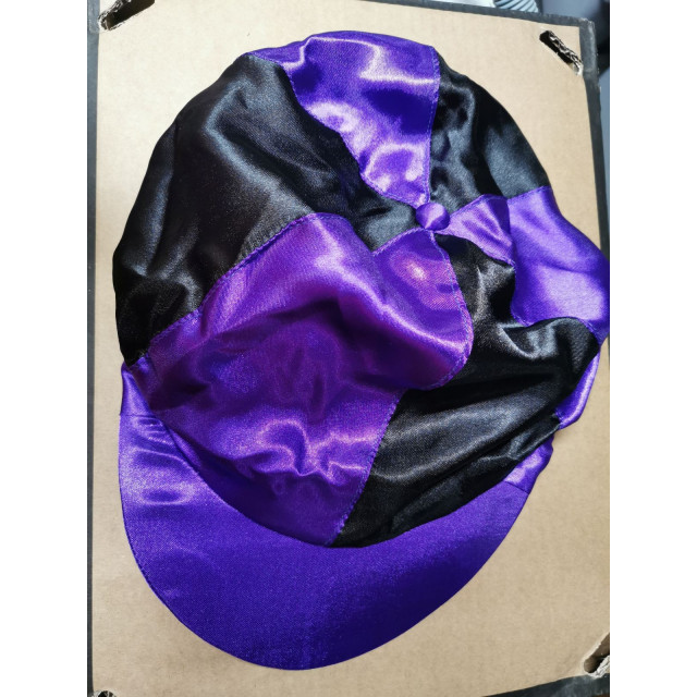 Toque neuve en satin violet/noir