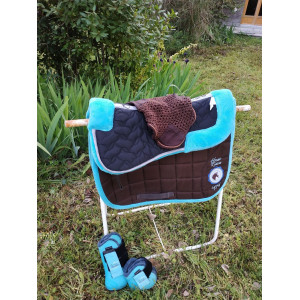 ensemble marron et bleu (tapis, amortisseur, bonnet et guetre )