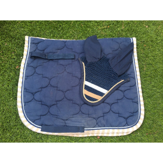 Tapis de selle et bonnet cheval