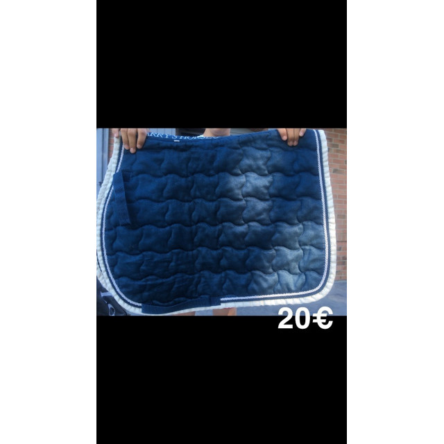 Tapis bleu marine et beige