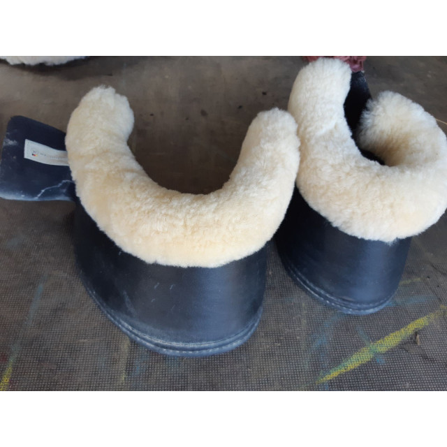 Cloches en fourrure d'agneau très bon état