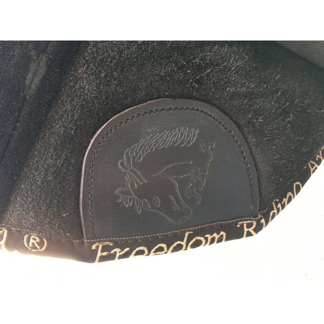 Selle de monte à cru avec étriers