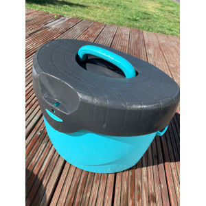 Boîte matériel cavalier bleue