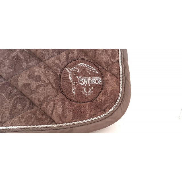 Tapis Eskadron Platinium 2016 velours brun damassé