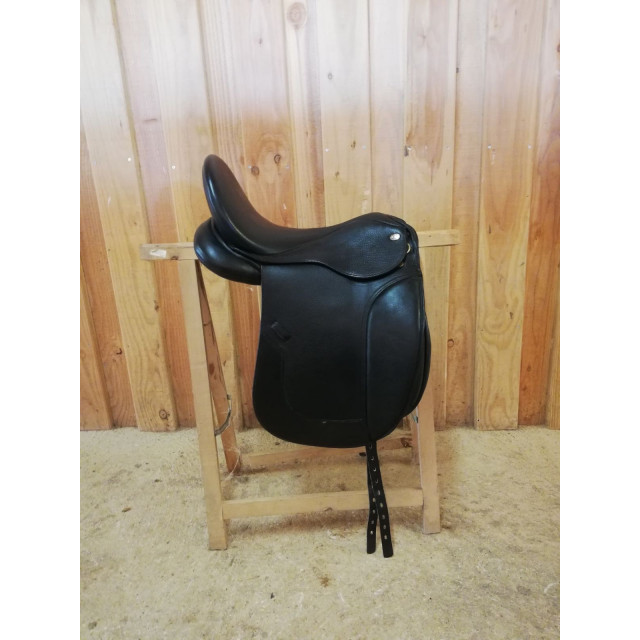Selle de dressage sellier indépendant