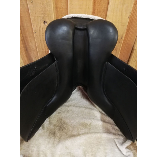 Selle de dressage sellier indépendant