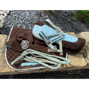 Ensemble bleu ciel et marron