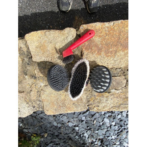 Assortiments de matériels de pansage