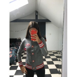 Gilet/sweat gris et rouge