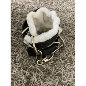 Entrave en moumoute blanche