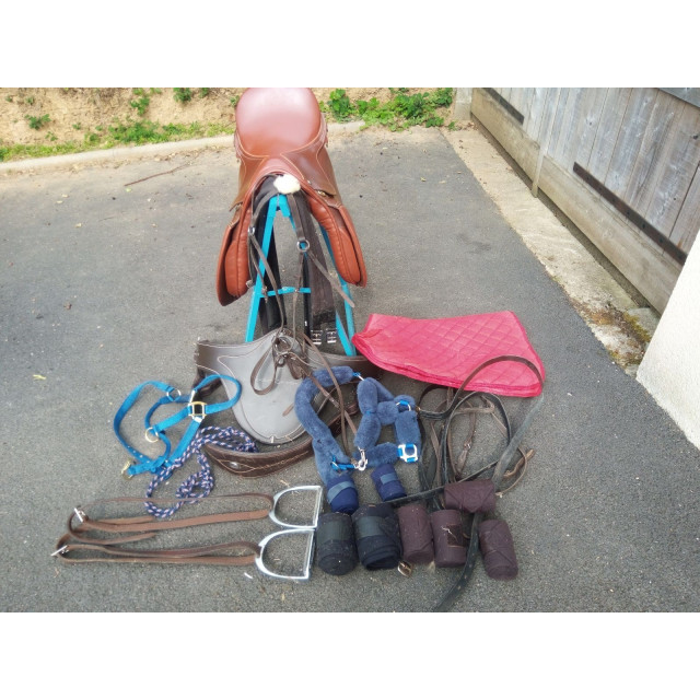 selle Norton 18 pouces avec équipements