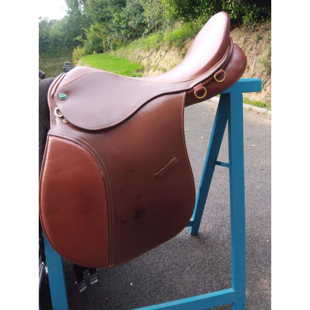 selle Norton 18 pouces avec équipements