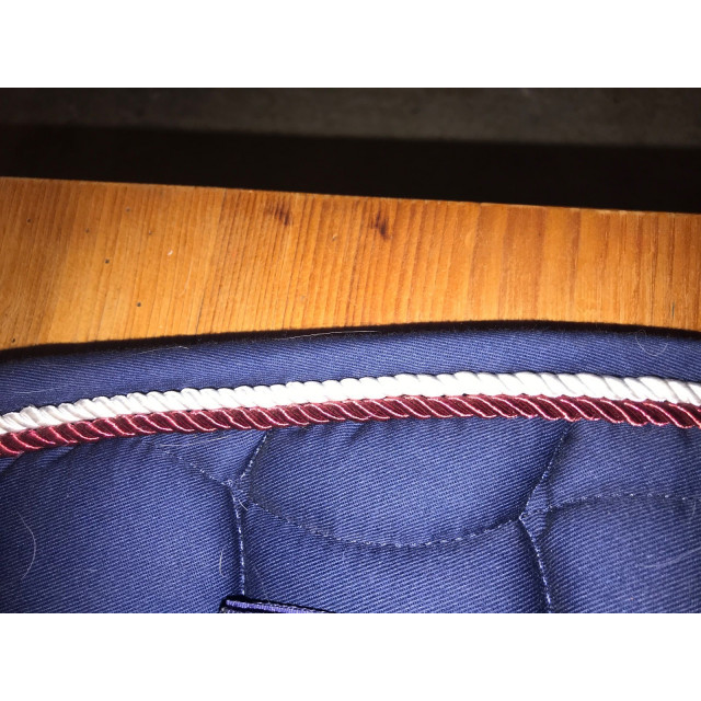 tapis bleu marine