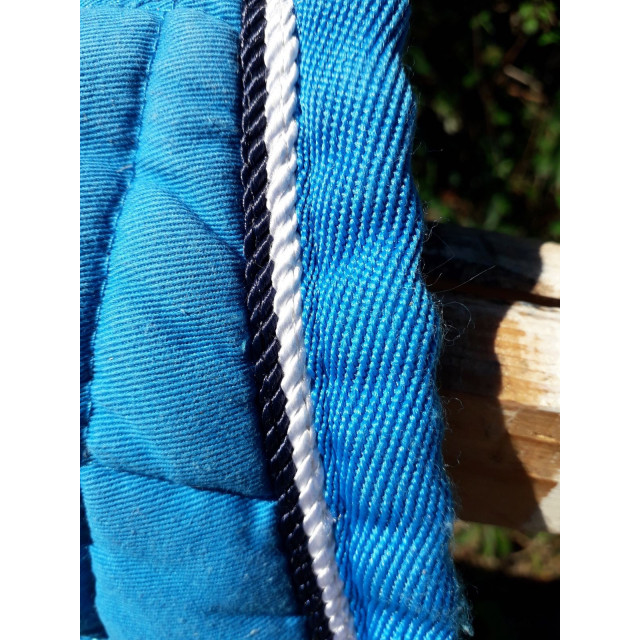 Tapis bleu coupé sport