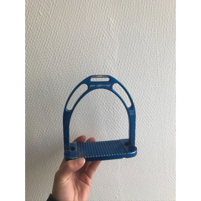 Étrier jin stirrup