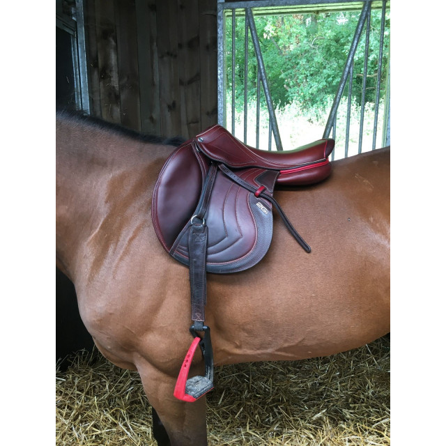 selle 2GS mademoiselle finition rouge 2019