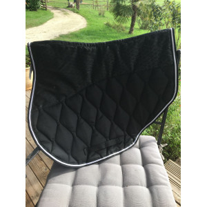 vends tapis noir liseré blanc