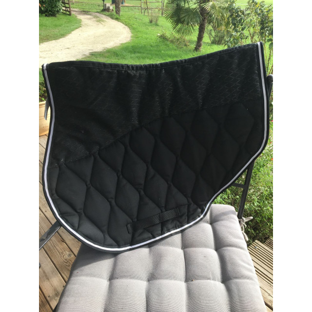 vends tapis noir liseré blanc