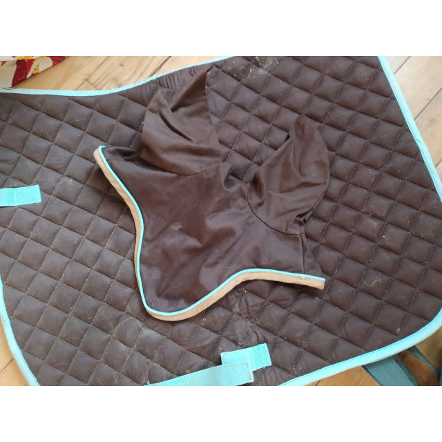 Ensemble tapis / bonnet marron et bleu ciel