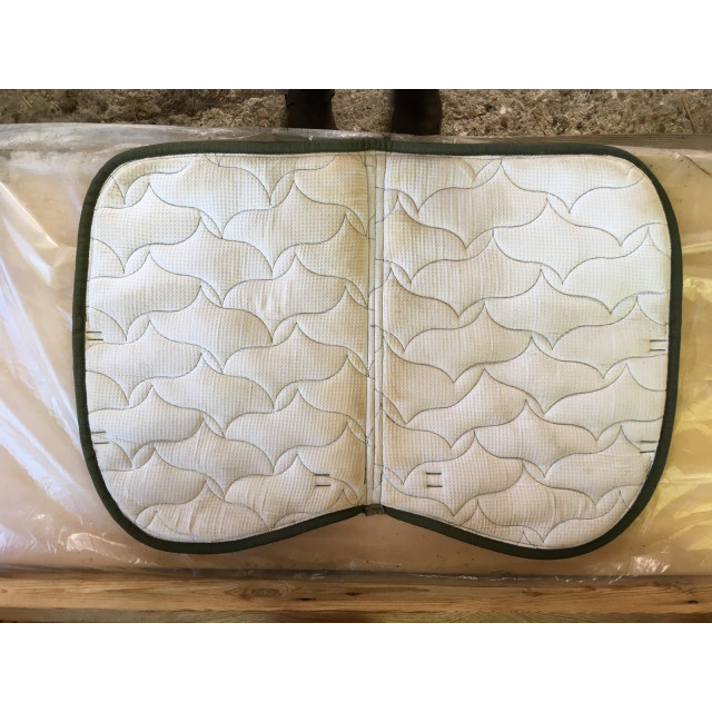 Tapis poney velours vert avec galon